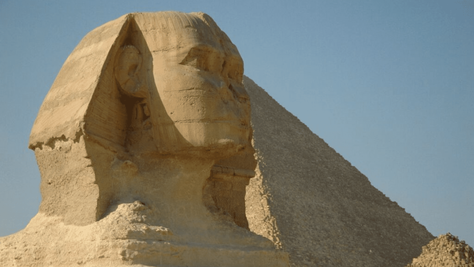 A close up of the face of an egyptian sphinx