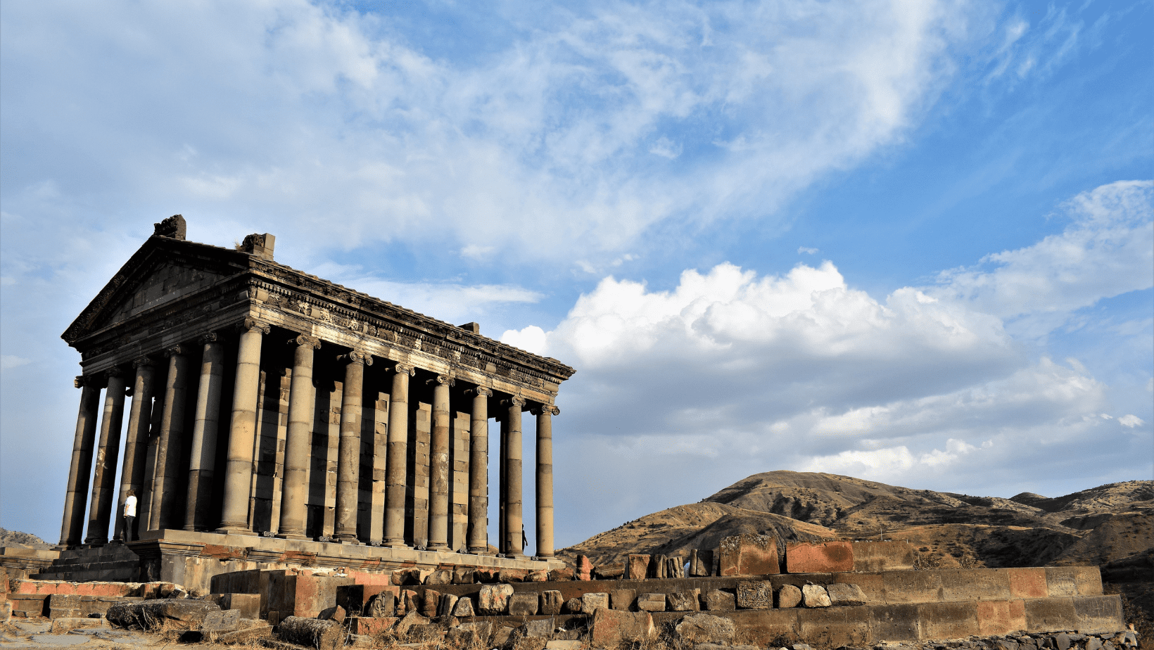 A large building with pillars on top of it.