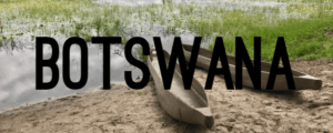 A canoe sitting on top of a sandy beach.