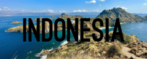 A picture of the ocean and mountains with the word " dones ".